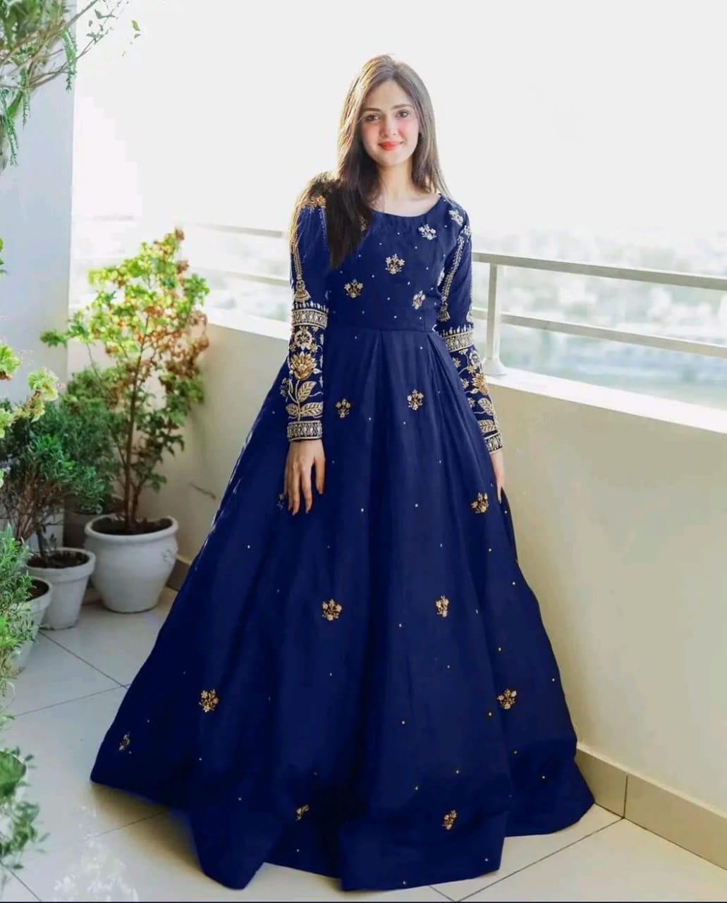 Sequence Boti With Thread Zarri Work On Sleeves, Front Body Maxi With Trouser 2Piece